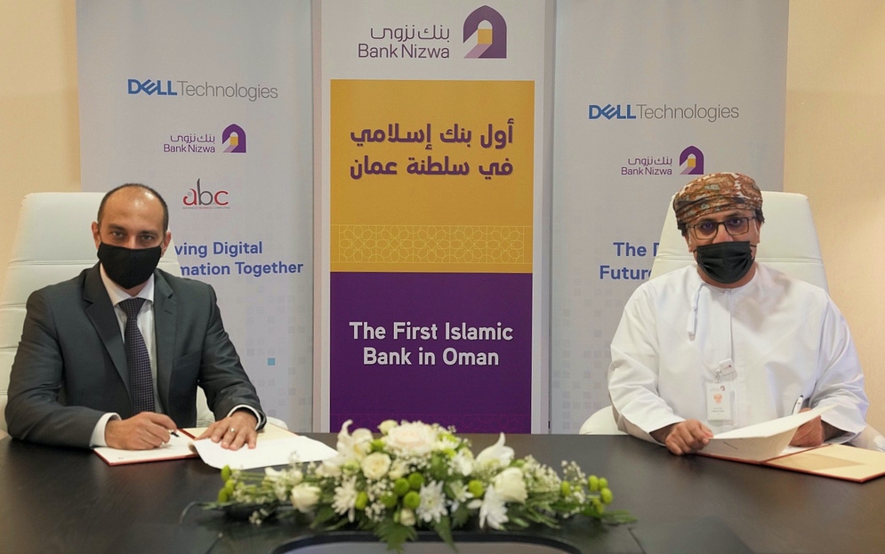 Signing the agreement - M. Didier Izmirlian, GM of ABC and M. Mujahid Al Zadjali, GM IT and Operations of Bank Nizwa Photo credit: Bank Nizwa