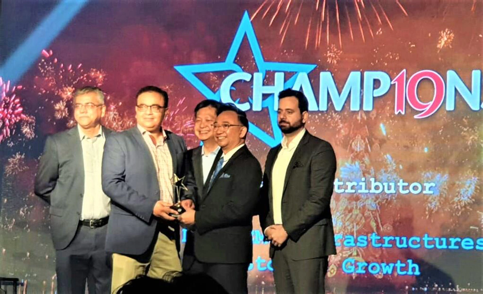 Team Mindware wins the Award at the Dell EMC Champions event Photo credit: Mindware