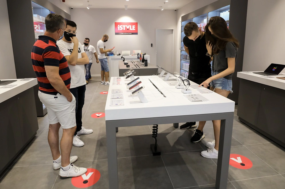 Careful COVID-19 precautions were taken at the opening event, but it didn't stop many attending the opening and plenty of customers were satisfied with their Apple purchases. Photo credit: iSTYLE Hungary